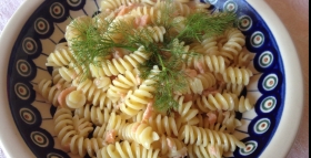 Fusilli ipoproteici con panna e salmone