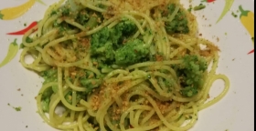 Spaghetti aproteici con i broccoli e una bella spolverata di "parmigiano dei poveri"