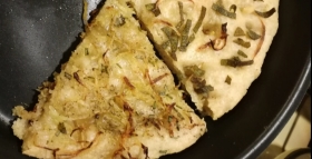 Pizza aproteica con patate e con cipolle